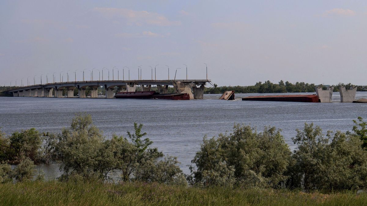 Ukrajinci zajišťují předmostí na východním břehu Dněpru