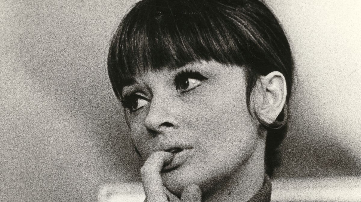 Lidé se naposledy loučí s Janou Brejchovou