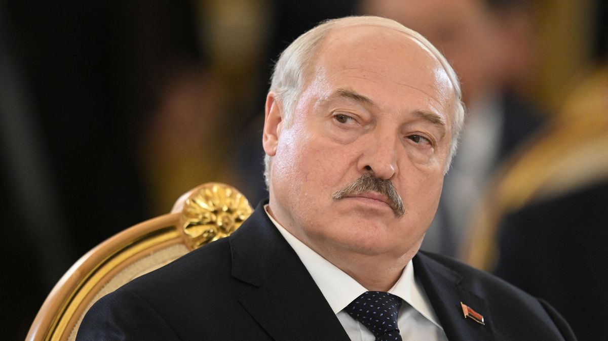Dárek po bělorusku. Lukašenko dostal od svého ministra repliku atomovky