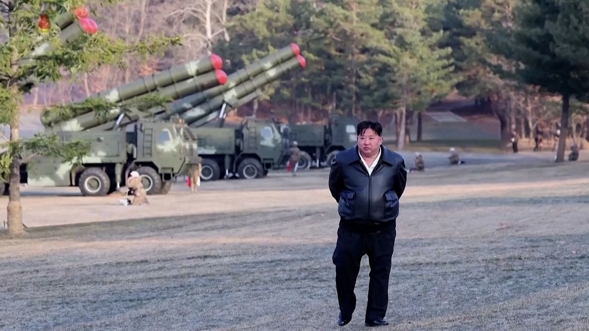 Kim Čong-un dohlédl na test nového „supervelkého“ raketometu