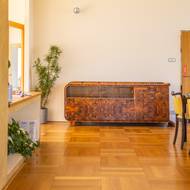 Sekretář poslouží i coby odkládací komoda.