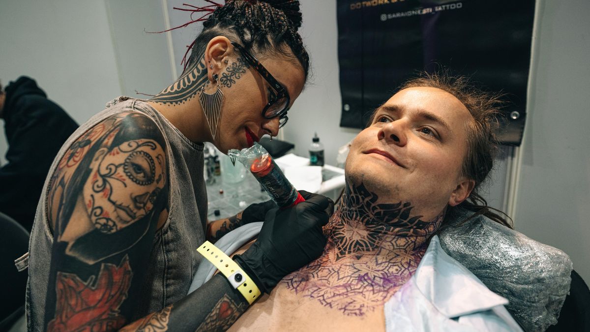 FOTO: Ráj tetování a piercingů. Na pražskou akci se sjelo 170 tatérů z celého světa