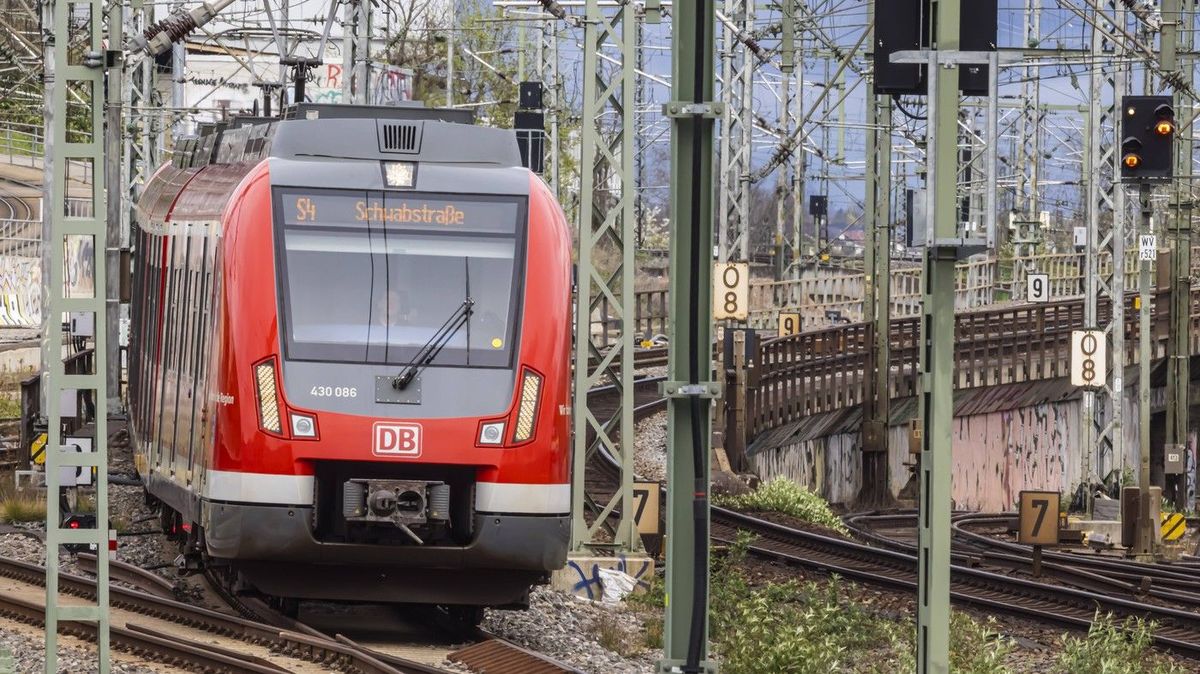 Tunisan ve vlaku u Stuttgartu sexuálně napadl ženu. Při následné bitce na nádraží mu jiná souprava amputovala ruku