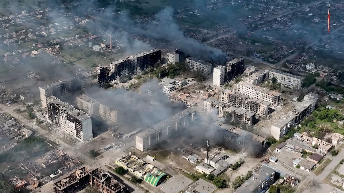 U Charkova probíhají těžké boje. Ruský správce oblasti potvrdil, že západní munice dorazila