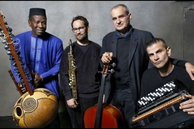 Les Égarés kombinují malijskou hudbu s komorním jazzem   