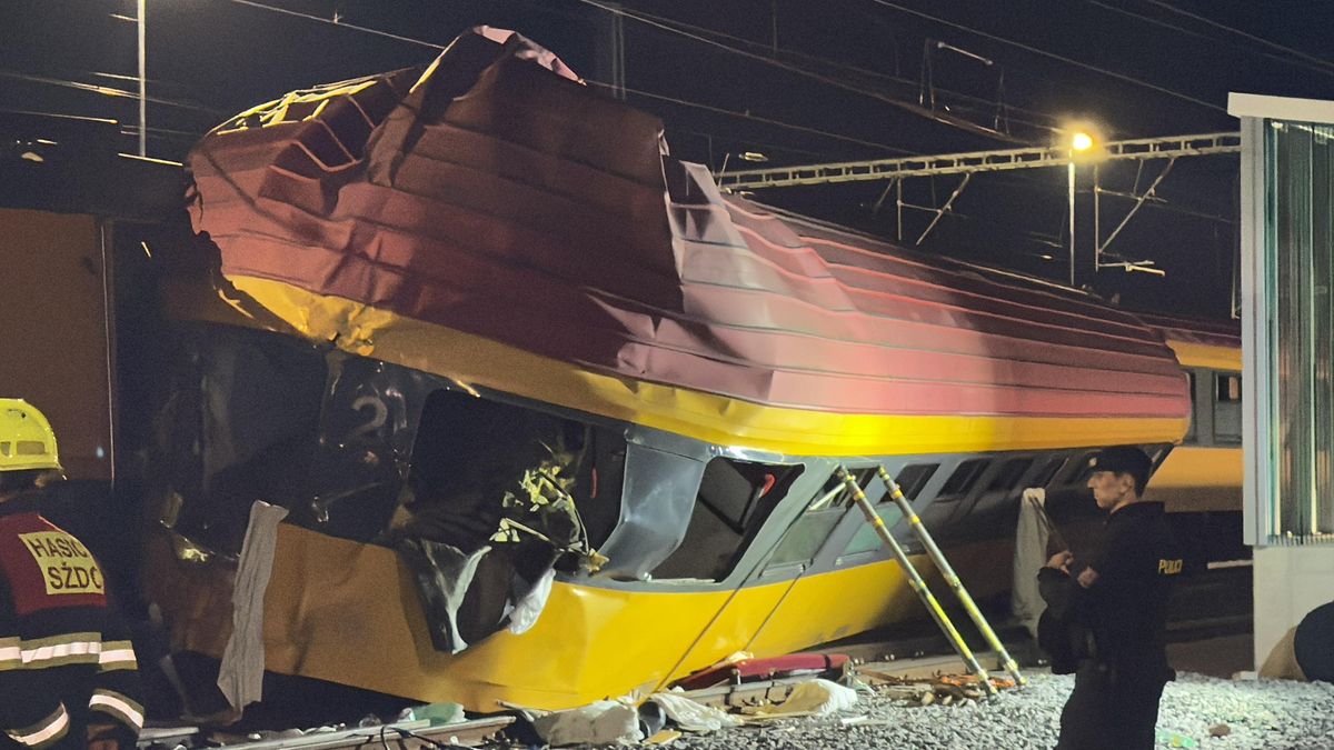 Kvůli zraněným ze srážky vlaků v Pardubicích vyhlásili traumaplán