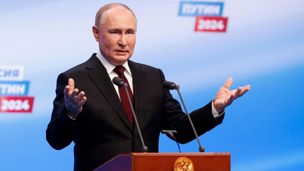 Postavte se do fronty a blahopřejte Putinovi, poradil západním lídrům šéf ruské Dumy
