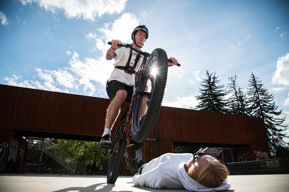 FOTO: Flipy a triky na obří rampě. Bajkeři na Výstavišti létají jako supermani