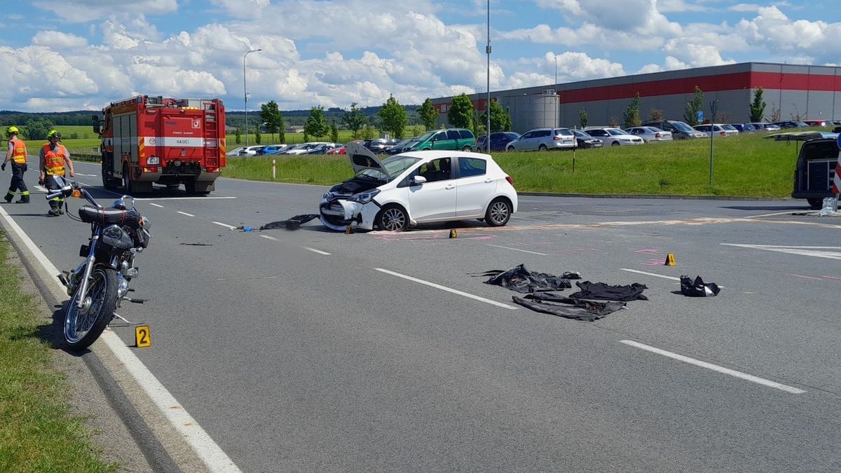 Řidička na Plzeňsku smetla muže na harleyi, na místě zemřel