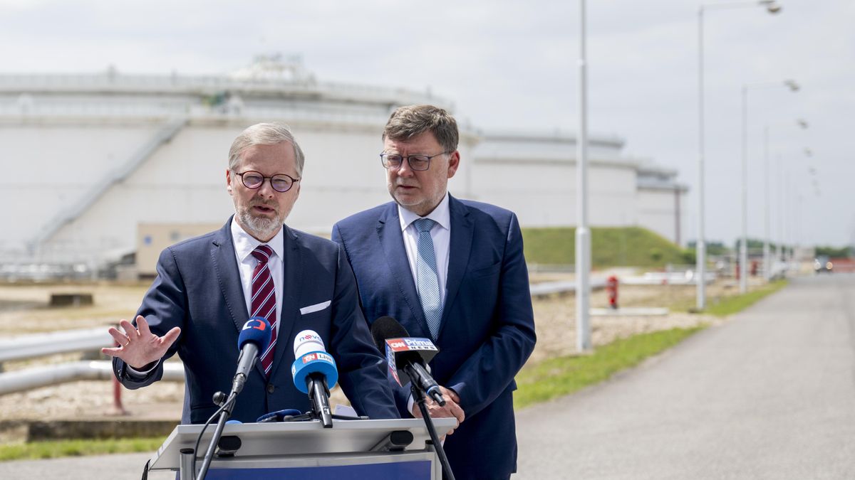 Česko se zbaví závislosti na ruské ropě v polovině příštího roku, oznámil Fiala