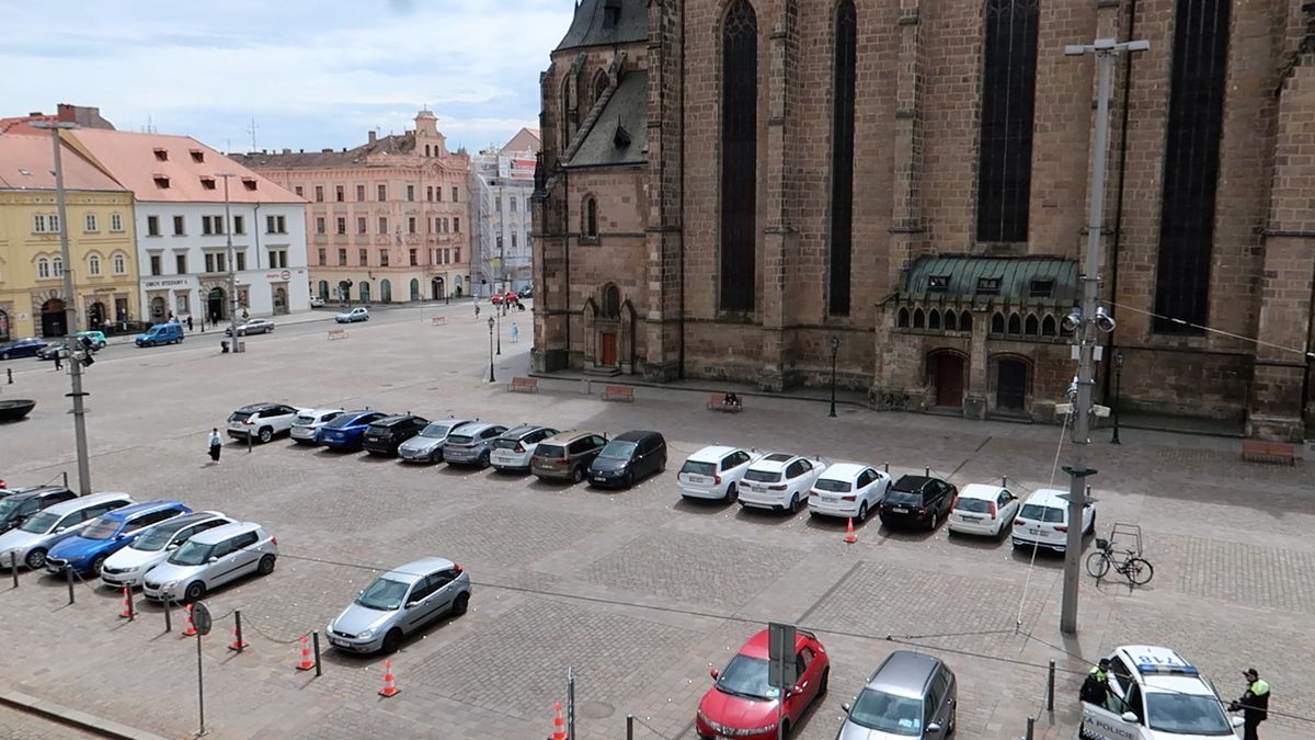 Plzeňské náměstí čeká proměna. Méně aut, více stromů