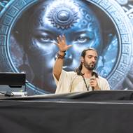 Ummet Ozcan hrál k tanci. 