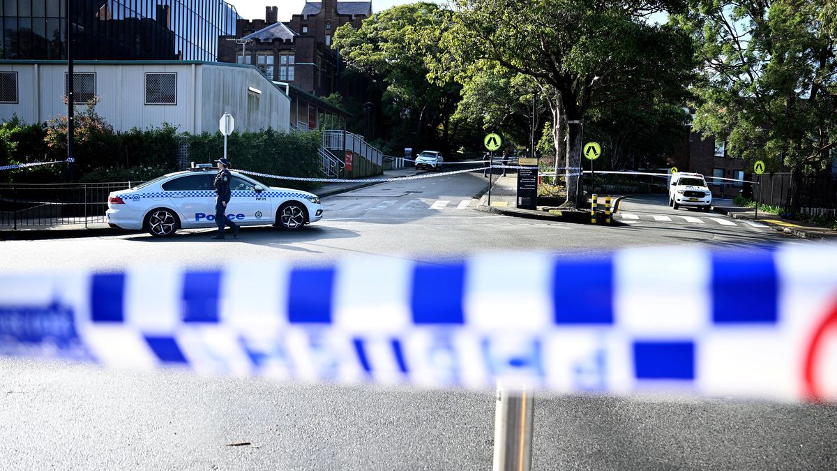 Čtrnáctiletý kluk na univerzitě v Sydney jen tak pobodal člověka. Vůbec se neznali