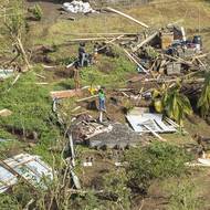 Ulice na ostrově Svatá Lucie až po Grenadu byly posety botami, stromy, spadlým elektrickým vedením a dalšími troskami. Banánovníky rozštípl hurikán vejpůl a na pastvinách ležely mrtvé krávy, popsala agentura AP situaci v Karibiku