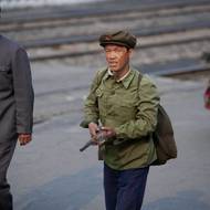 „Celou dobu nás hlídalo několik průvodců, alespoň oni se tak označovali, ve skutečnosti to byli policisté v civilu, a všechno bylo dopředu detailně naplánované,“ popisuje svůj zážitek z Koreji Šibík.