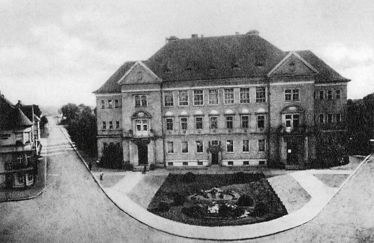 Měšťanská škola v Uherském Hradišti, kde Obrátil učil.