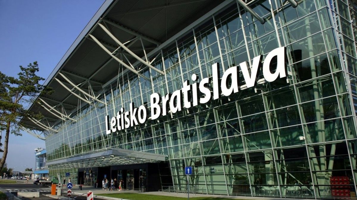 V Bratislavě navzdory sankcím proti Rusku přistálo letadlo z Moskvy