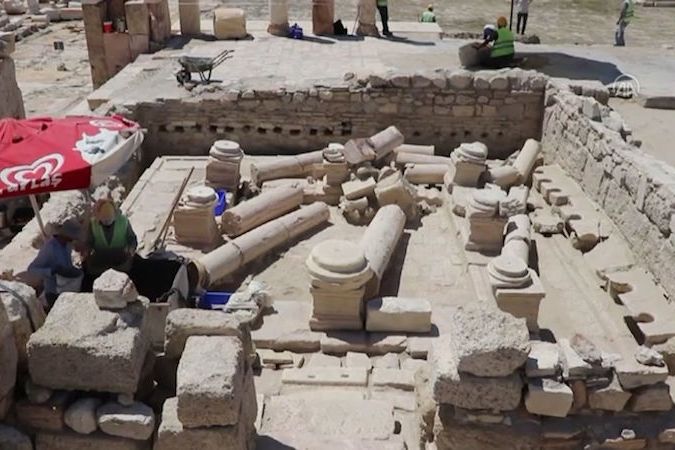 BEZ KOMENTÁŘE: Archeologové v Turecku vykopali 2000 let staré veřejné toalety