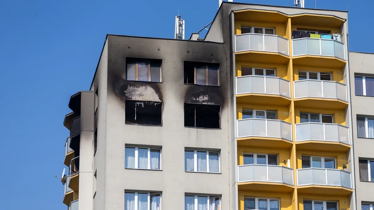 Panelový dům v Bohumíně, ve kterém při požáru bytu v jedenáctém patře zahynulo 11 lidí. Archivní foto.