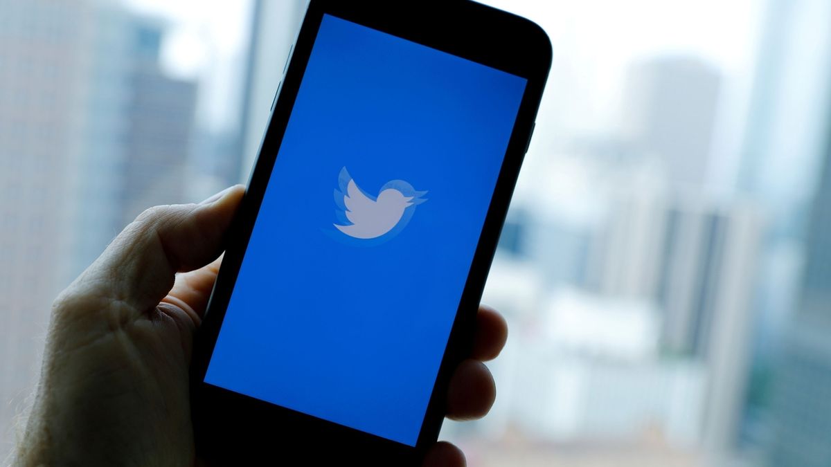 Twitter se v Rusku podvolil cenzuře a začal ve velkém mazat příspěvky