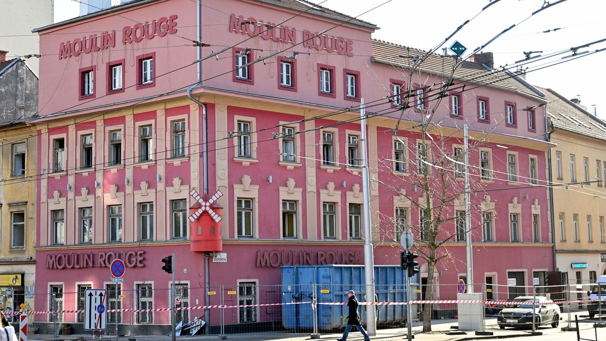 Někdejší brněnský erotický klub Moulin Rouge jde k zemi, nahradí ho bytový dům