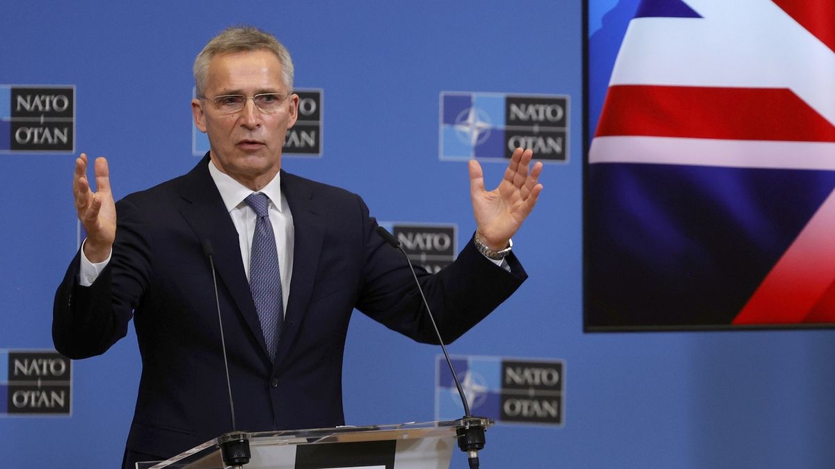NATO přitvrzuje. Buď diplomacie, nebo posílíme jednotky na východě
