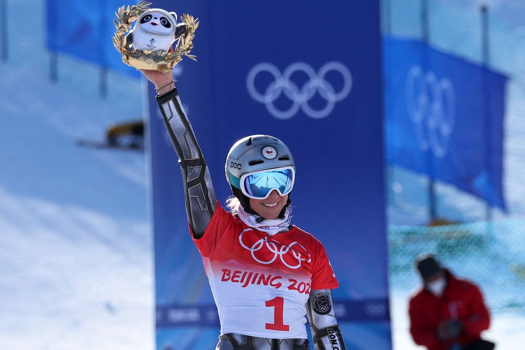 Radost Ester Lededcké z obhajoby triumfu na snowboardu na olympijských hrách.