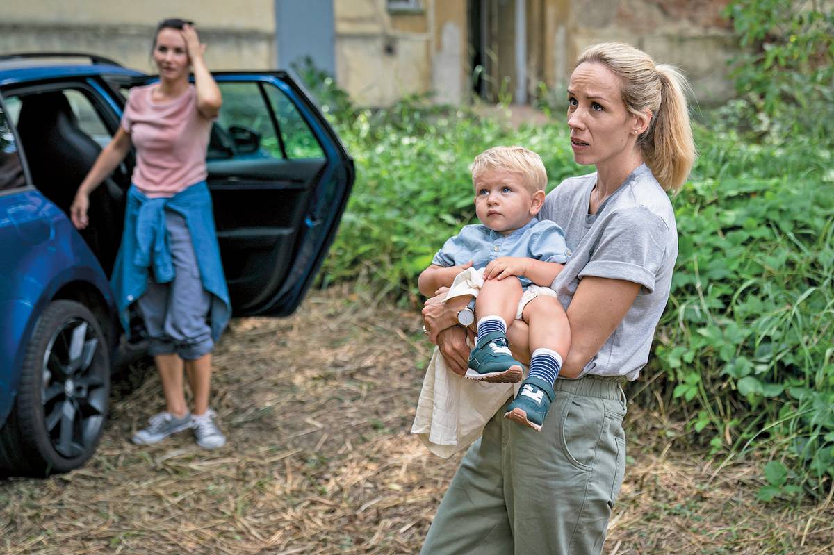 Tvůrci komedie Matky herečce nabízeli, aby si ve filmu zahrála s vlastním synem. „Ale já jsem to nakonec vyhodnotila jinak – naše děti do natáčení zapojovat nechci,“ říká.