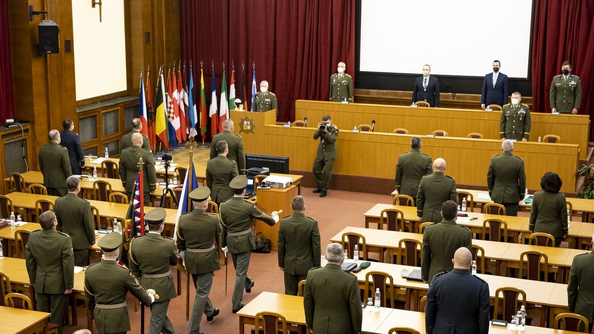 FOTO: Ministryně Černochová poprvé na Velitelském shromáždění