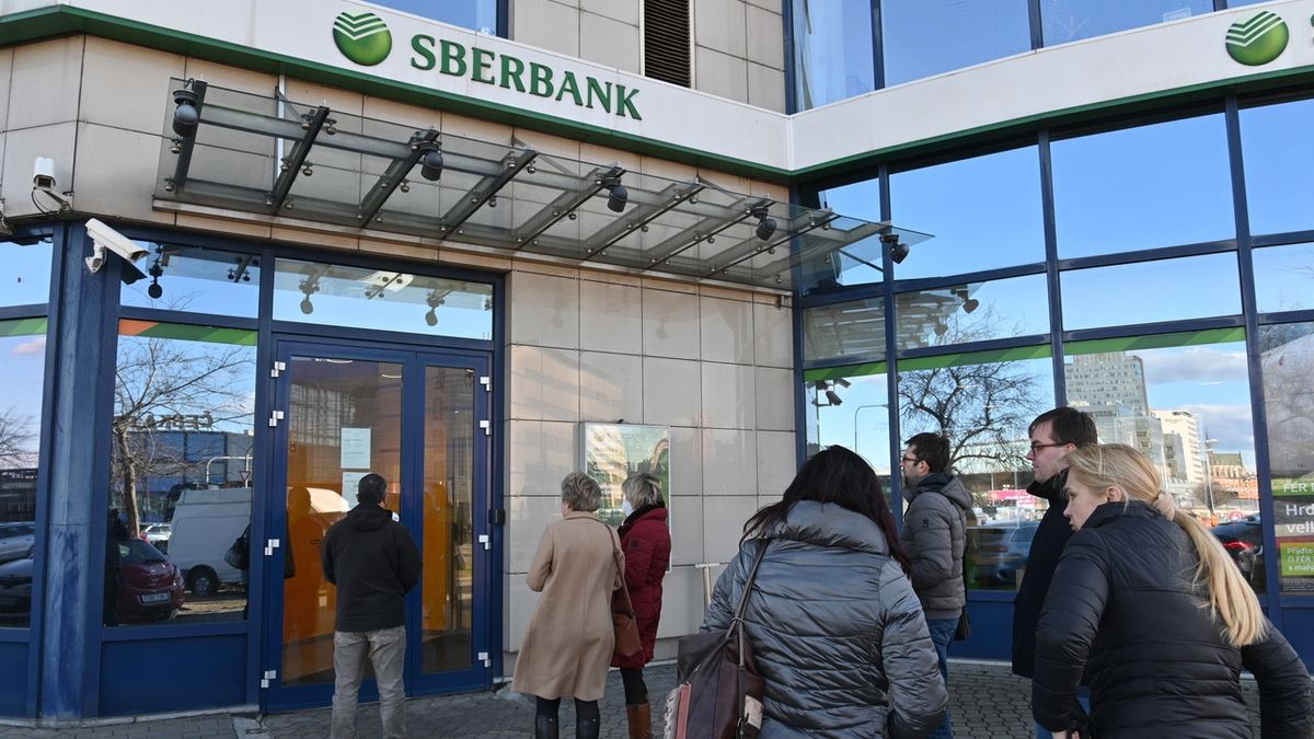 Velcí věřitelé zkrachovalé Sberbank stále čekají na peníze