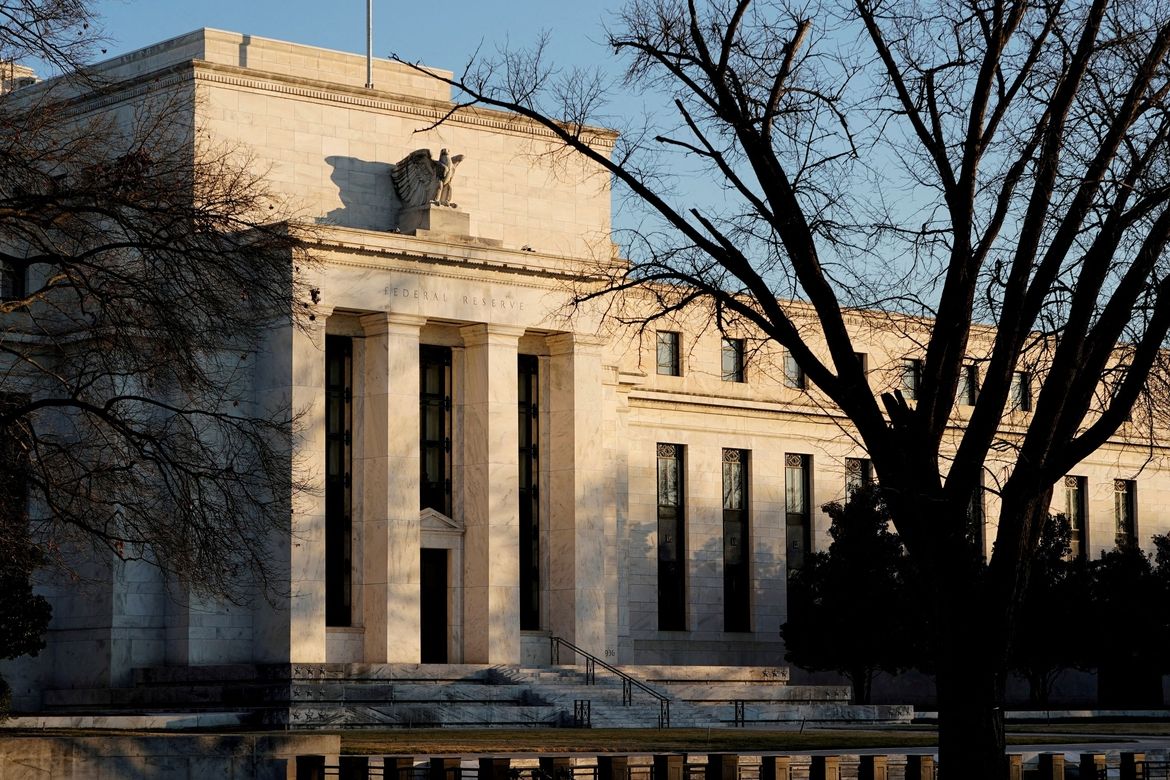 Cla budou Američanům zdražovat zboží dlouhodobě, varuje Fed