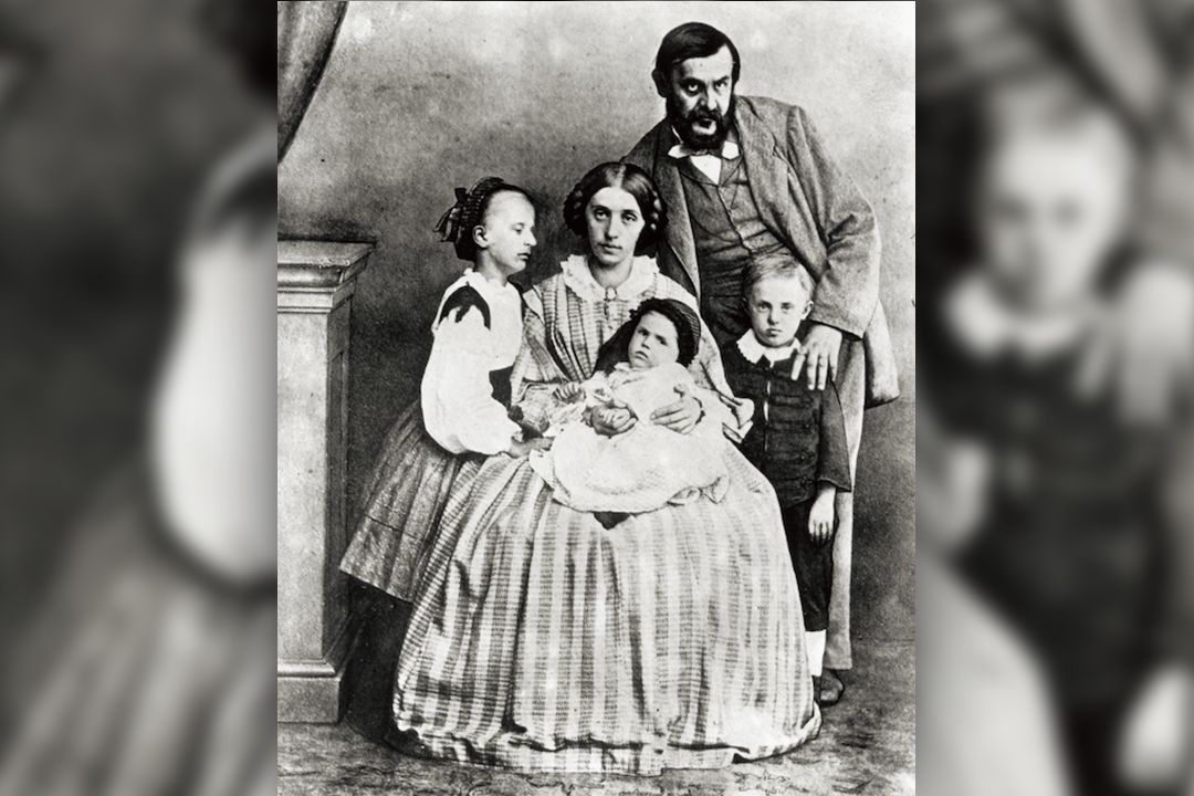 S manželkou Marií a všemi dětmi: nejstarší Marií (vlevo), Bohušem (vpravo) a maličkou Libuší.