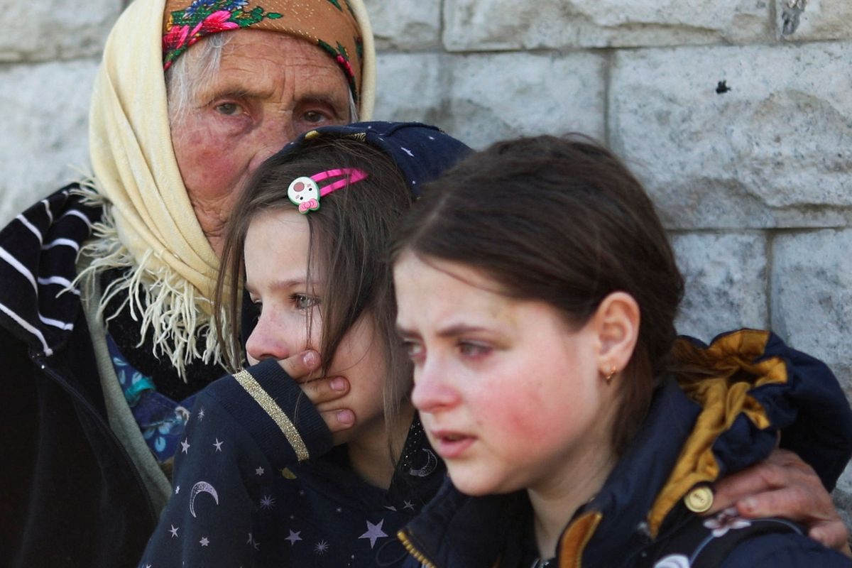 Мирные жители, эвакуированные из села, освобожденного украинской армией, нашли убежище в Харькове