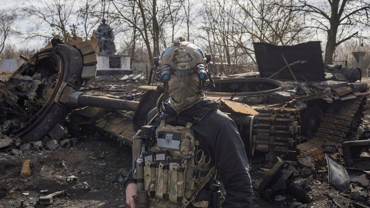 Stahování ruských vojsk od Kyjeva je jen iluze, obává se Ukrajina
