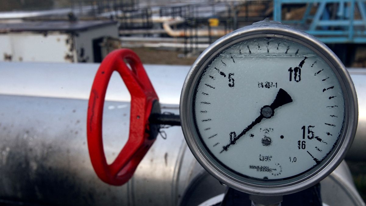 Rusko zastavuje dodávky plynu do Polska a Bulharska