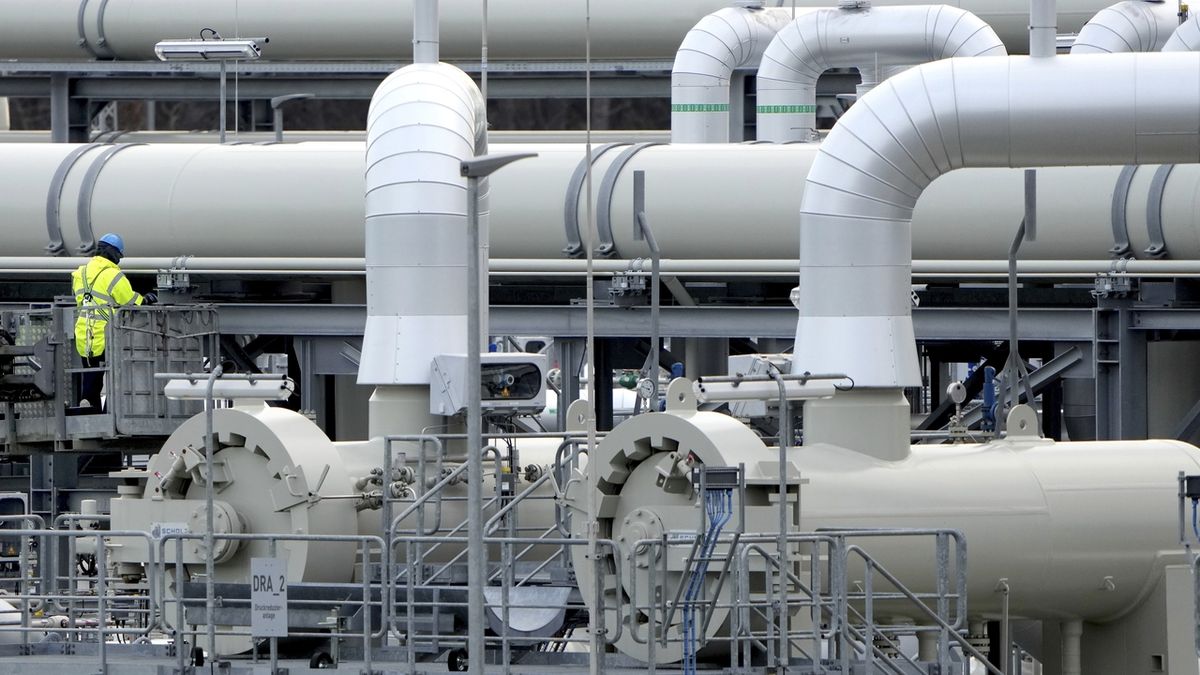 Česko by se co nejrychleji mělo odstřihnout od ruského plynu, míní experti