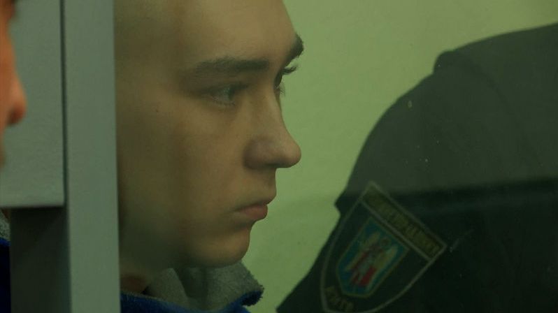 BEZ KOMENTÁŘE: První ruský voják stanul před kyjevským soudem, zabil civilistu