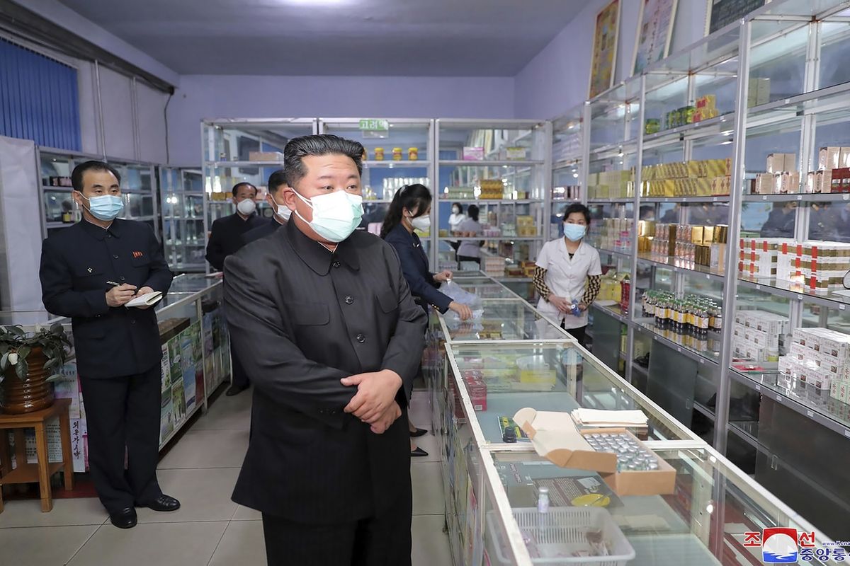 Severokorejský vůdce Kim Čong-un na inspekci v lékárně 