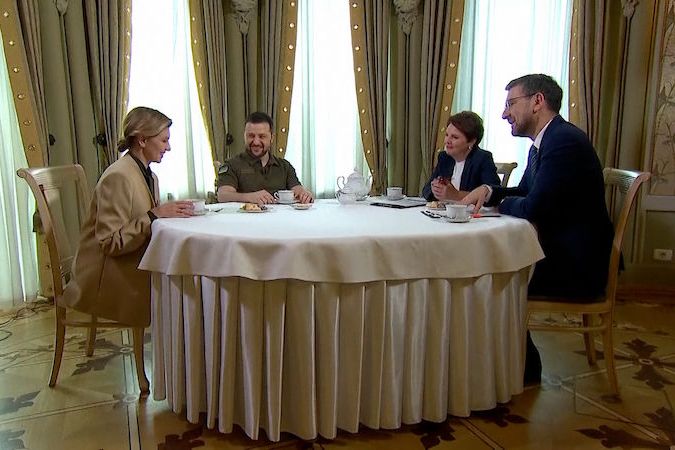 Manžela mi nikdo nevezme, ani válka, řekla manželka ukrajinského prezidenta Olena ve vzácném televizním rozhovoru