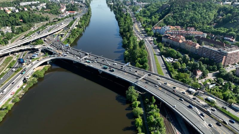 Stavbaři se na Barrandovský most vrátí 15. května
