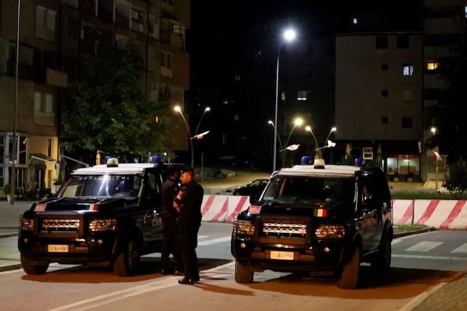 BEZ KOMENTÁŘE: Kosovo uzavřelo dva hraniční přechody se Srbskem, Srbové blokují silnice