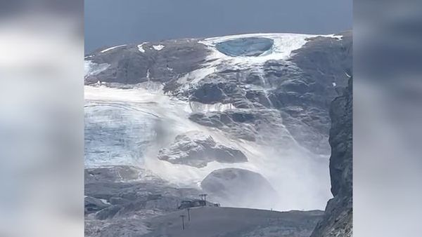Pád ledovce v Alpách