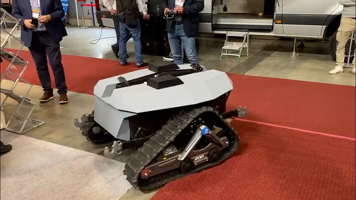 Drony a roboty, které vyvíjí Zemědělská univerzita, zaujaly armádu. Mohly by hledat miny na Ukrajině