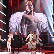 Zazněla i píseň ze seriálu, později filmu Vyšehrad.