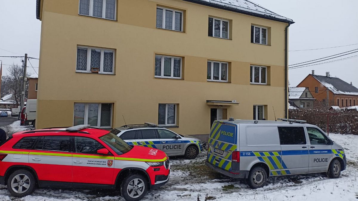 Požár domu na Bruntálsku: obyvatele evakuovali po schodech i po žebříku