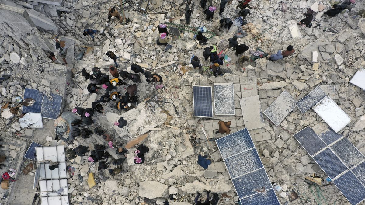 Počet obětí zemětřesení může být až osmkrát vyšší, varuje WHO