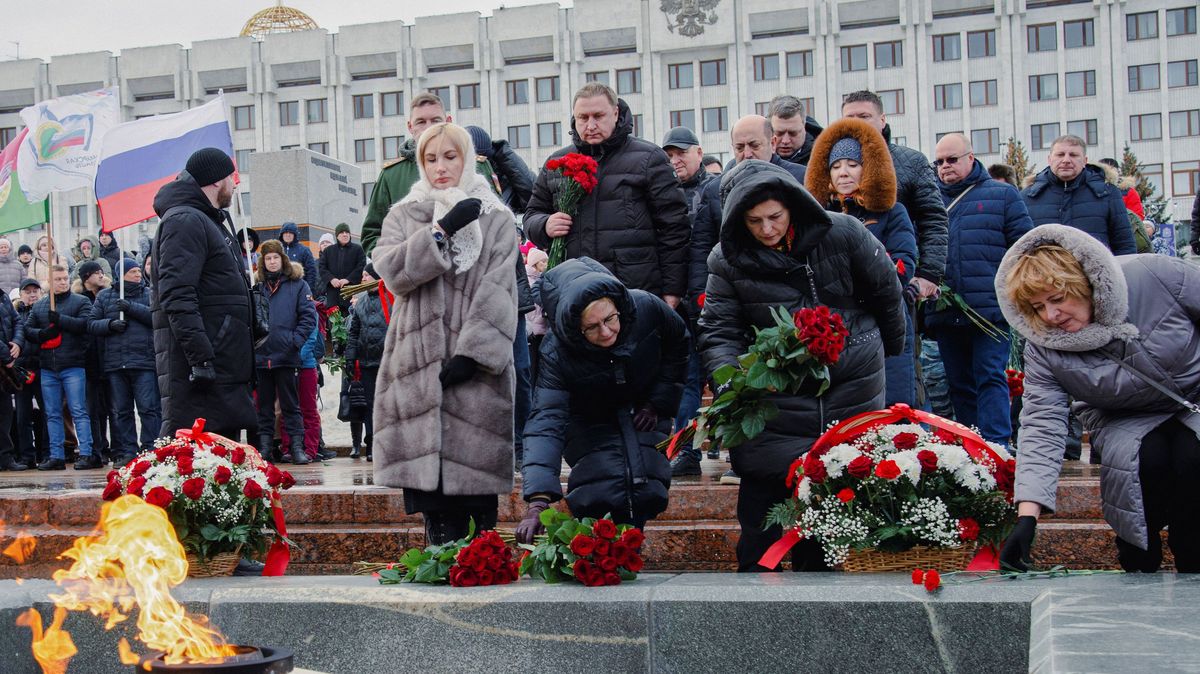Ukrajinský útok na ruskou základnu zanechal stovky vdov a sirotků, volají po pomstě