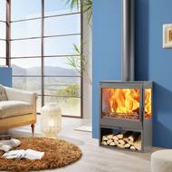 Krbová kamna Panadero Onix Trivision s jmenovitým tepelným výkonem 7,1 kW vyhřejí prostor do 220 m3. Přikládáme do nich dřevo a na noc ekologičtější dřevěné brikety. Cena 27 990 Kč