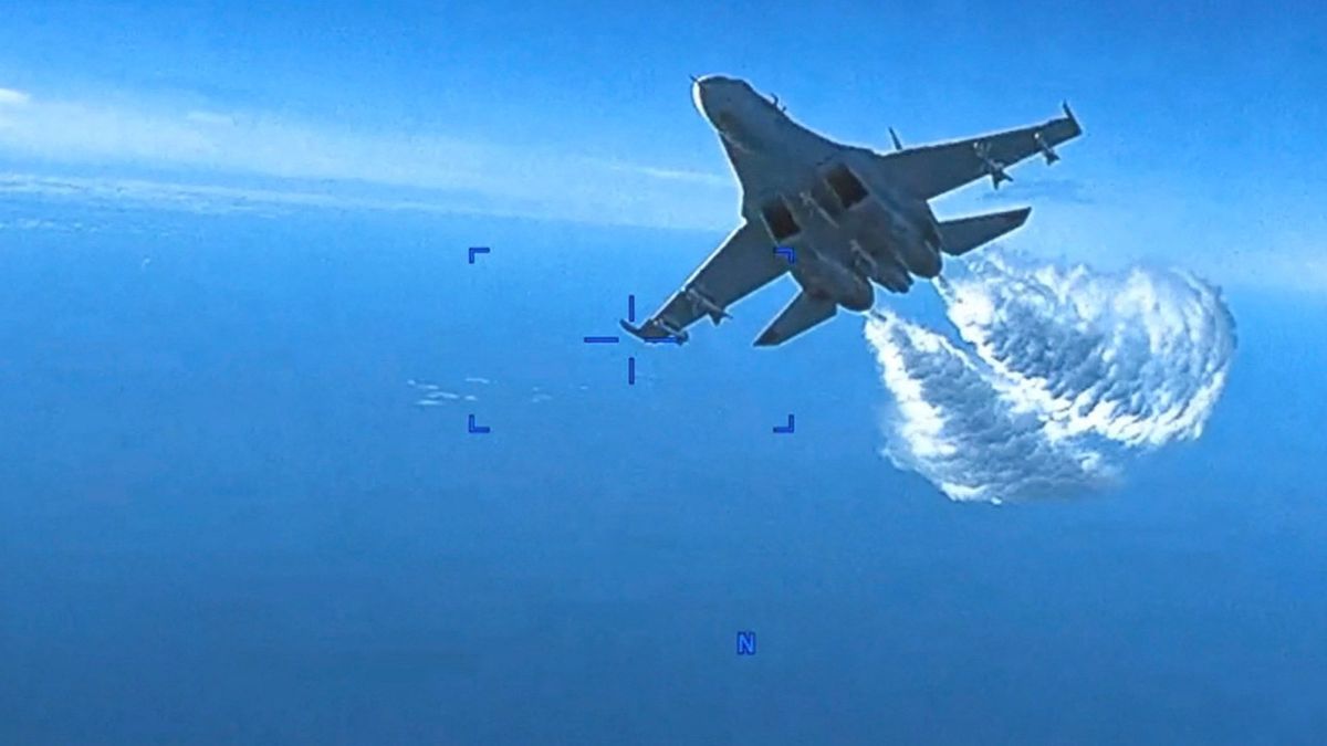 Ruská stíhačka startovala k francouzským letounům nad Černým mořem