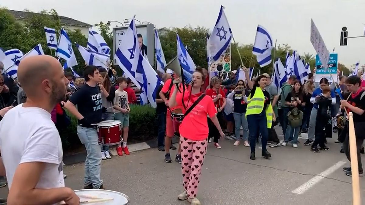 Den paralýzy. V Izraeli se znovu demonstruje proti vládě a soudní reformě